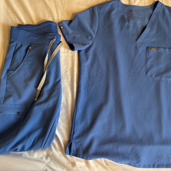 FIGS Scrub Set (Like New)